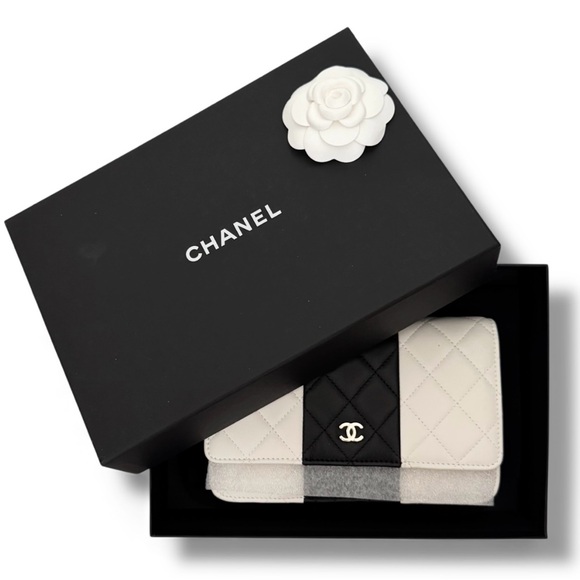 🆕CHANEL Classic Wallet on Chain Color Block Black & Ivory Gold-Tone hardware NIB - Picture 2 of 16
